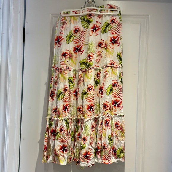 Lightweight Floral skirt midi length size small - Picture 1 of 8